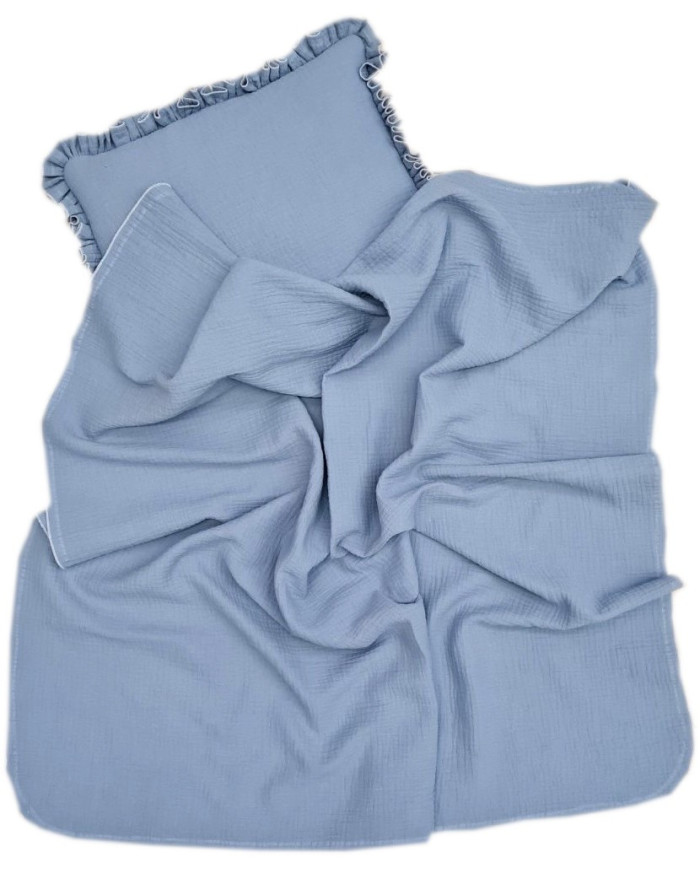 KOMPLET MUŚLINOWY KOC-OTULACZ, PODUSZKA Z FALBANKĄ JEANS