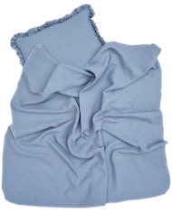 KOMPLET MUŚLINOWY KOC-OTULACZ, PODUSZKA Z FALBANKĄ JEANS