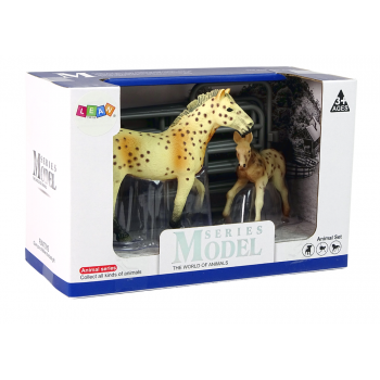 Zestaw 2 Figurek Konie Zagroda Koń Źrebak Rasa Knabstrupper