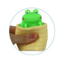 Zabawka Antystresowa Zielona Żabka Wyskakująca z Beczki
